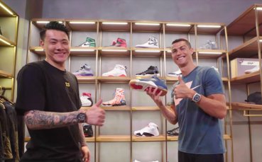Как се купуват обувки за 3500 долара? Роналдо го прави за секунди