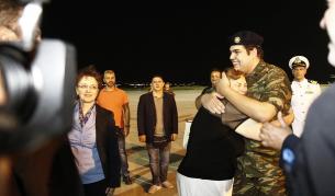 Задържаните в Турция гръцки войници - вече на родна земя
