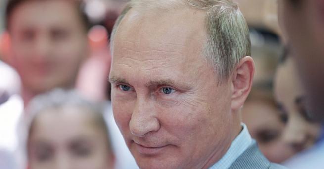 Руският президент Владимир Путин съобщи че двамата мъже които Великобритания