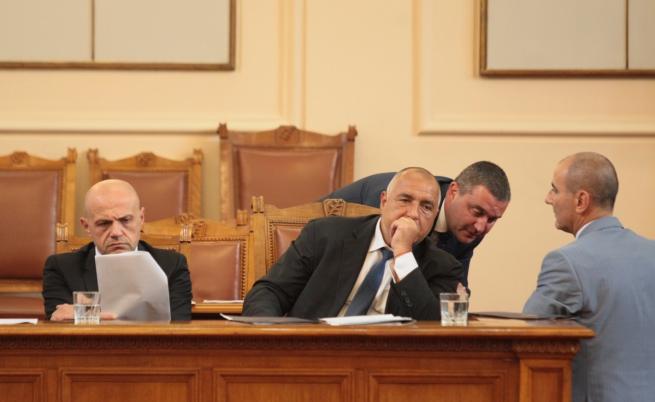  Томислав Дончев, Бойко Борисов и Владислав Горанов в Народното събрание 