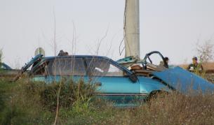 Тежка катастрофа, кола, блъсната от два влака край Михайлово