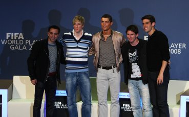 Култова снимка на футболни звезди преди десетина години