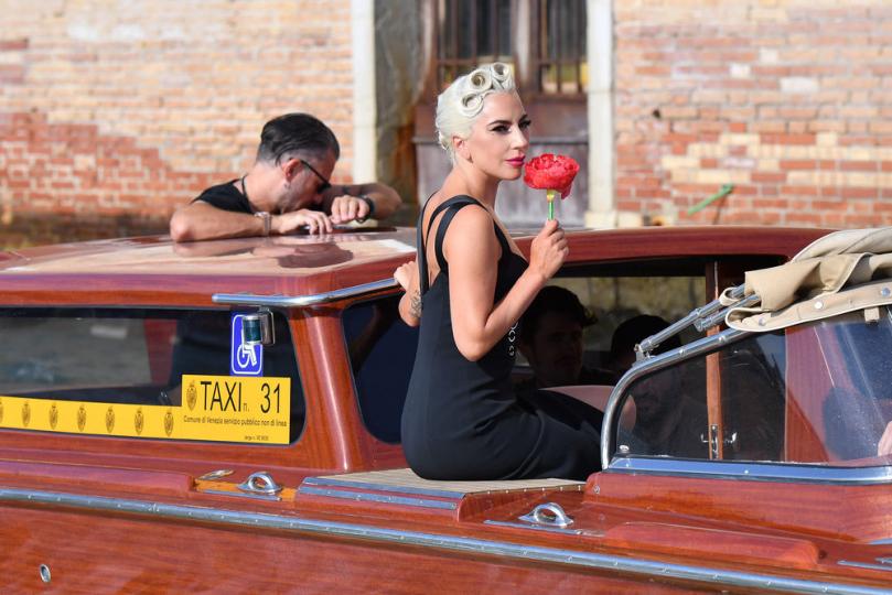 <p>Лейди Гага пристига във Венеция</p>