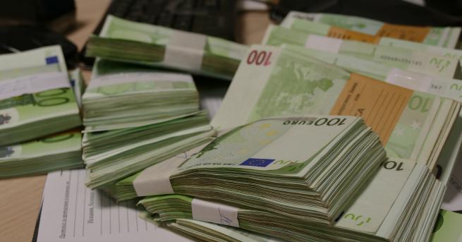 Свят Колко тежат подкупите натрупани от полковник от ФСБ С