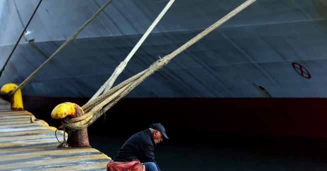 Българското посолство в Атина предупреди че стачката на моряците в Гърция