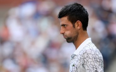 Малчуган имитира Джокович на пресконференция