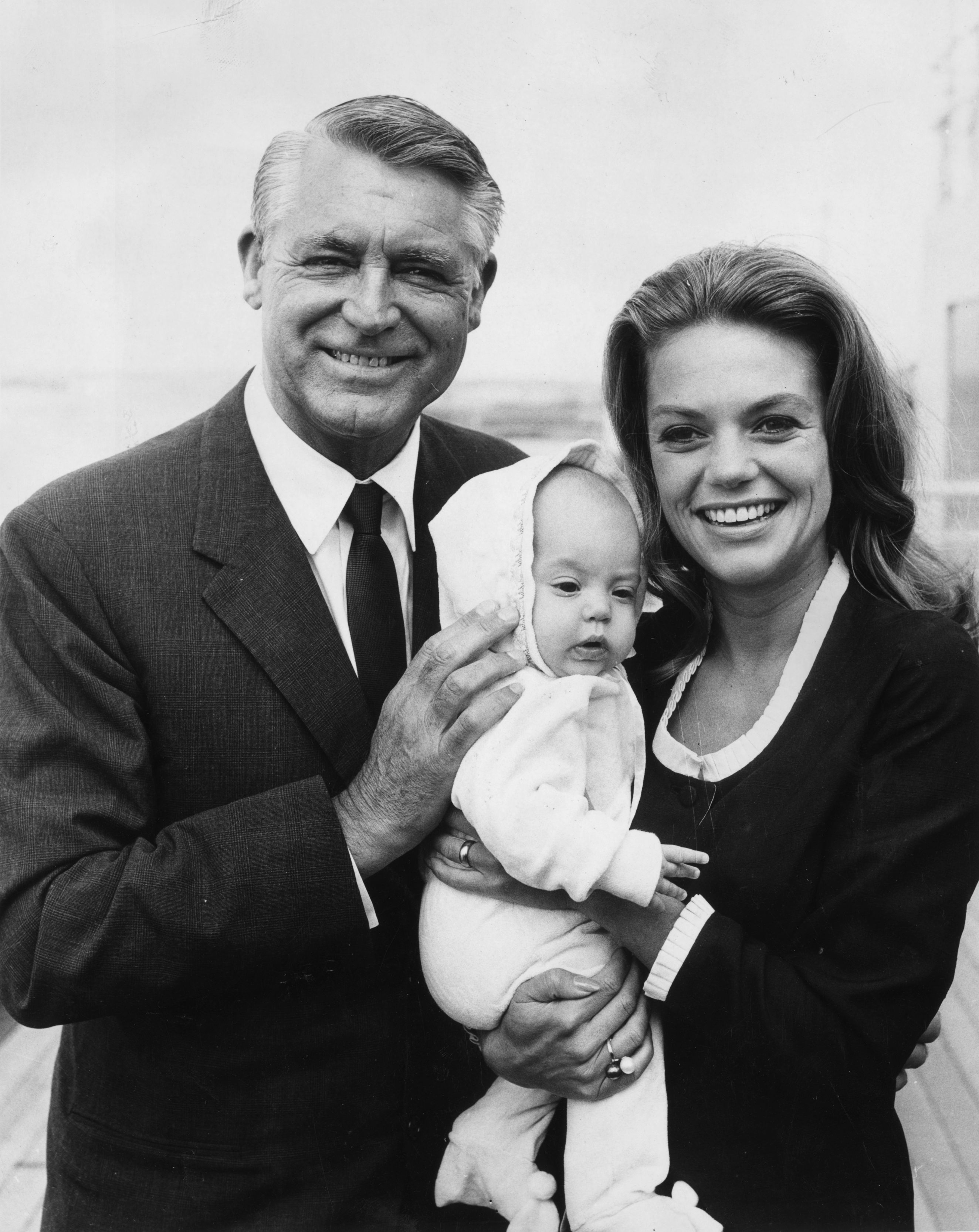 1966 г. Кари Грант и Даян Кенън. Едни от най-уважаваните холивудски артисти, които се сдобиват с дъщеря им Дженифър през тази година. Една от най-обичаните двойки.