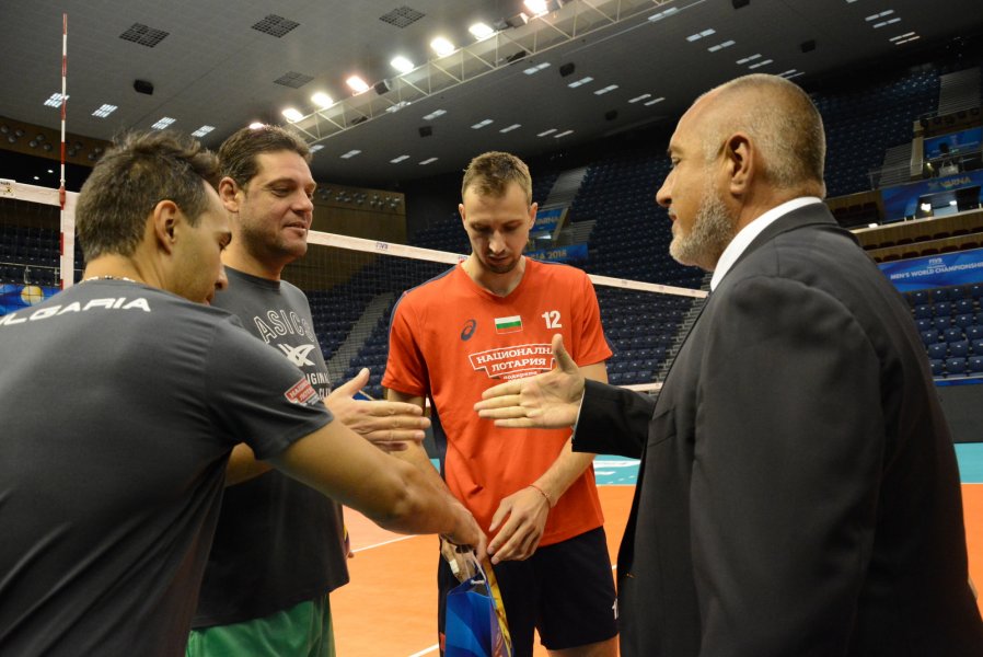 Бойко Борисов се срещна с волейболните ни национали във Варна1