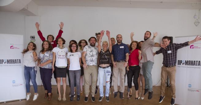 Майки търсят втора работа и я намират Младо семейство