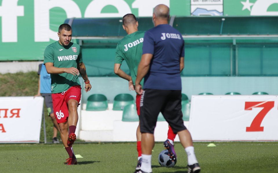 Валери Божинов с екипа на Ботев Враца