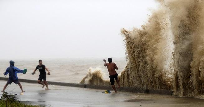Най силната буря тази година супер тайфуна Мангхут е ударила северните