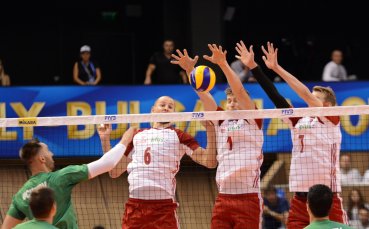 Световният шампион по волейбол Полша започна с победа участието си