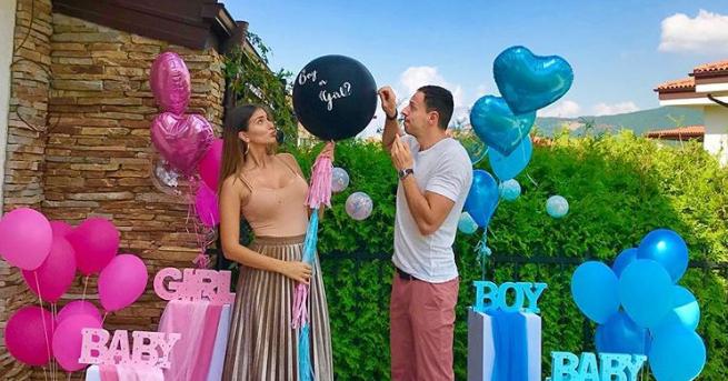 Алекс и Даниел Петканови обявиха пола на бъдещото си дете.