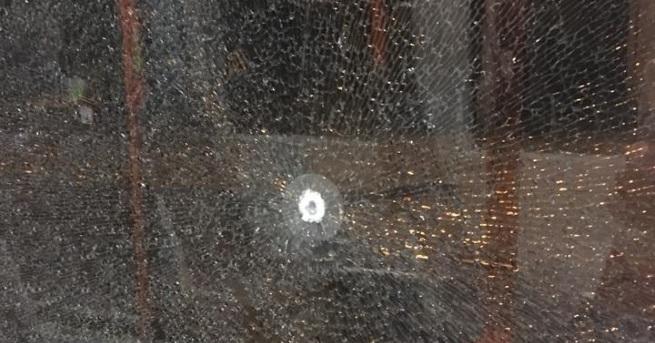 Неизвестни лица откриха стрелба по трамваи по линия номер 7
