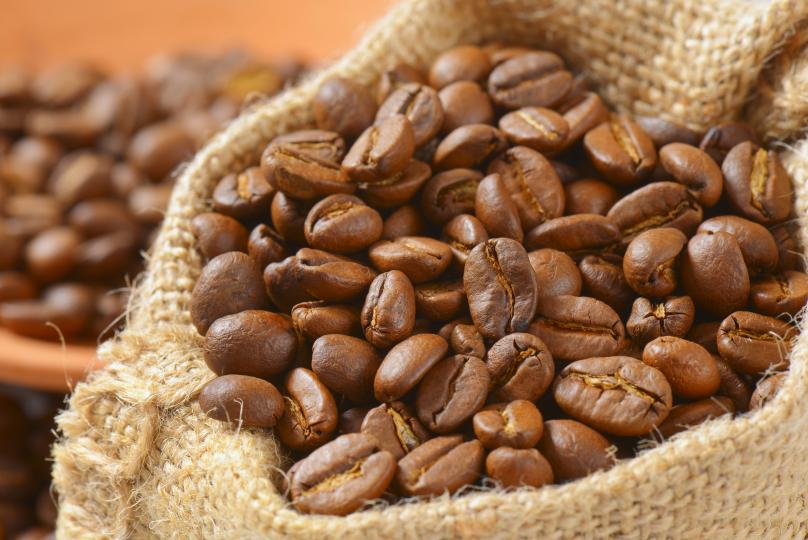 <p>Арабика- това е най-популярното и предпочитано кафе в света. Отглежда се предимно в югозападната част на планините на Етиопия, платото Бома в югоизточната част на Судан. Това кафе има още около 15 подвида и заема около &frac34; от световното производство на кафе.</p>