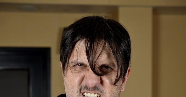 Още с появата си на екран той се превръща в