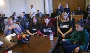 Представители на протестиращите майки, на деца с увреждания, на срещата в НС