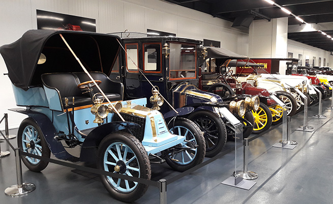  След така наречен каросерия voiturette на мода са колите, които са основани (и приличат) въз основата на файтони и карети. 