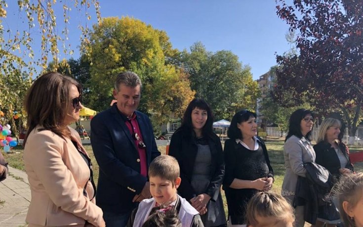 Емо Костадинов откри футболен терен в детска градина