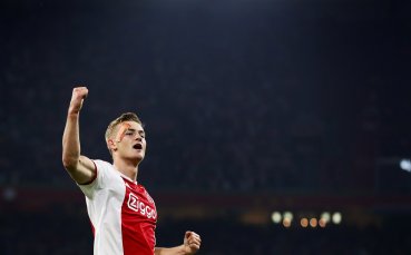 Ван Гаал посъветва Де Лихт да избере Барселона пред Ювентус