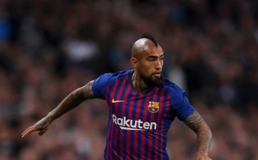 Халфът на Барселона Артуро Видал е подал жалба пред Испанската