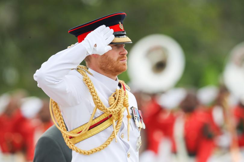 <p>Принц Хари посети Военния мемориал във Фиджи, където поднесе венец и се срещна с ветерани от войната, някои от които служили в Британските въоръжени сили.</p>