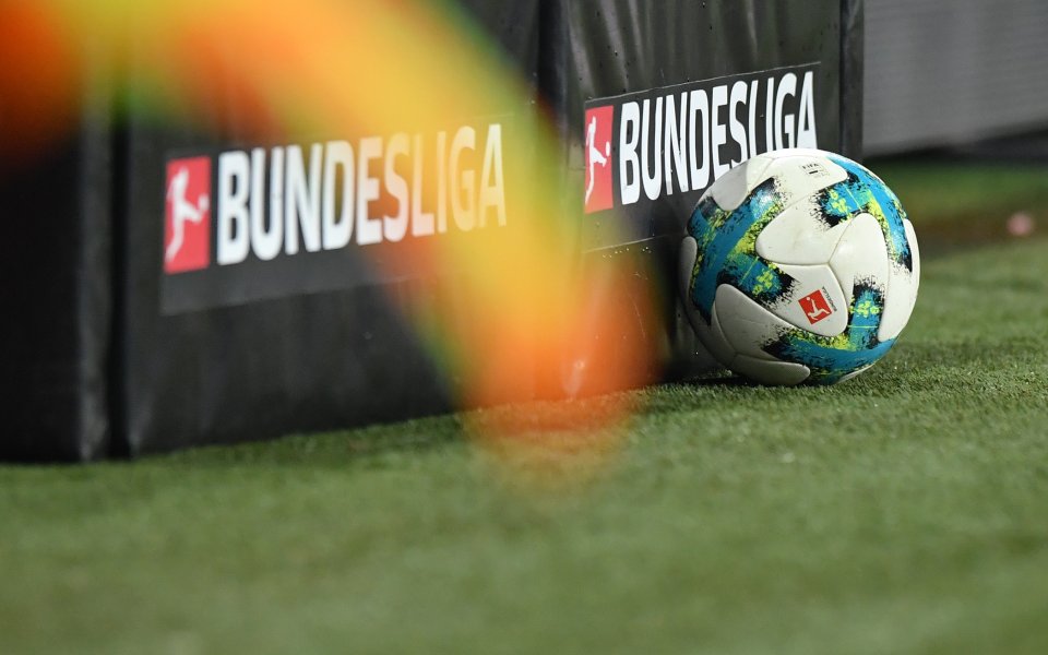 Клубовете от германския футболен елит похарчиха рекордните 699.5 милиона евро