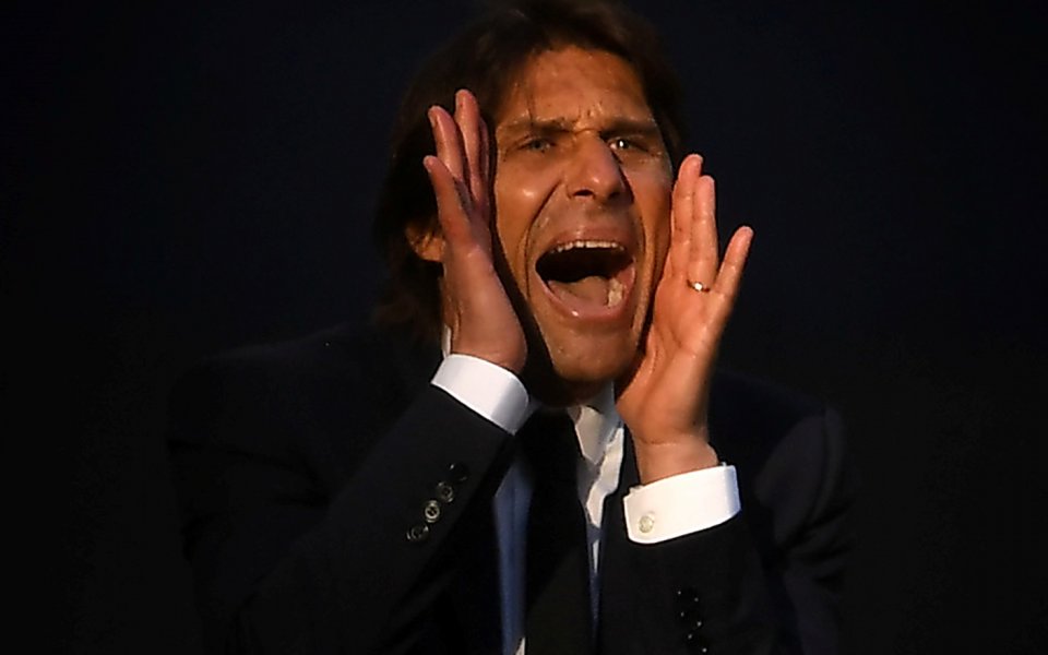 Бившият мениджър на Челси Антонио Конте е много близо до