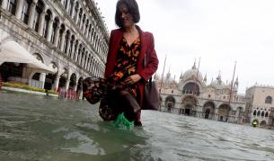 Венеция наводнена, евакуираха туристи от "Сан Марко"
