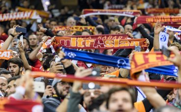 Масов бой на турското дерби Галатасарай - Фенербахче