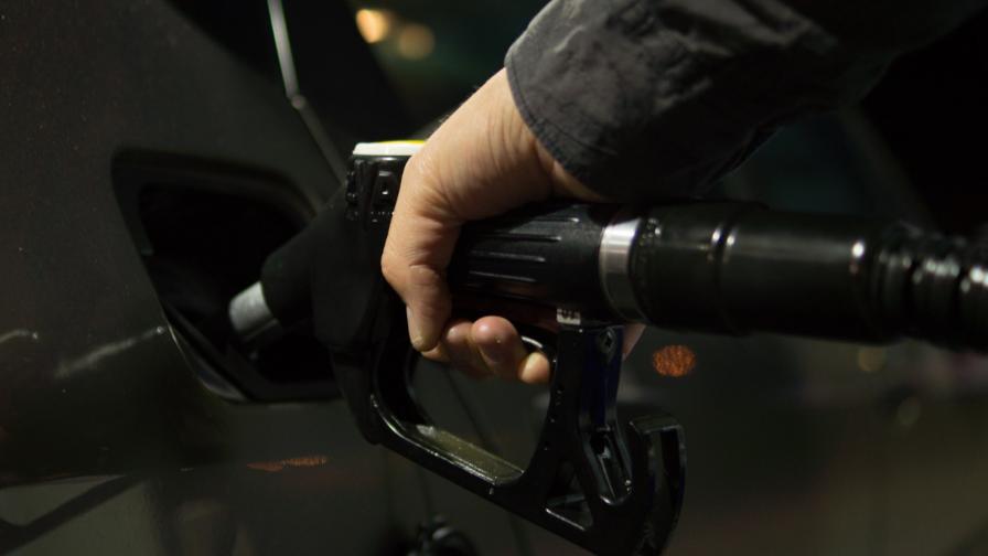 <p>Защо цената на бензина е различна, КЗК се намеси</p>