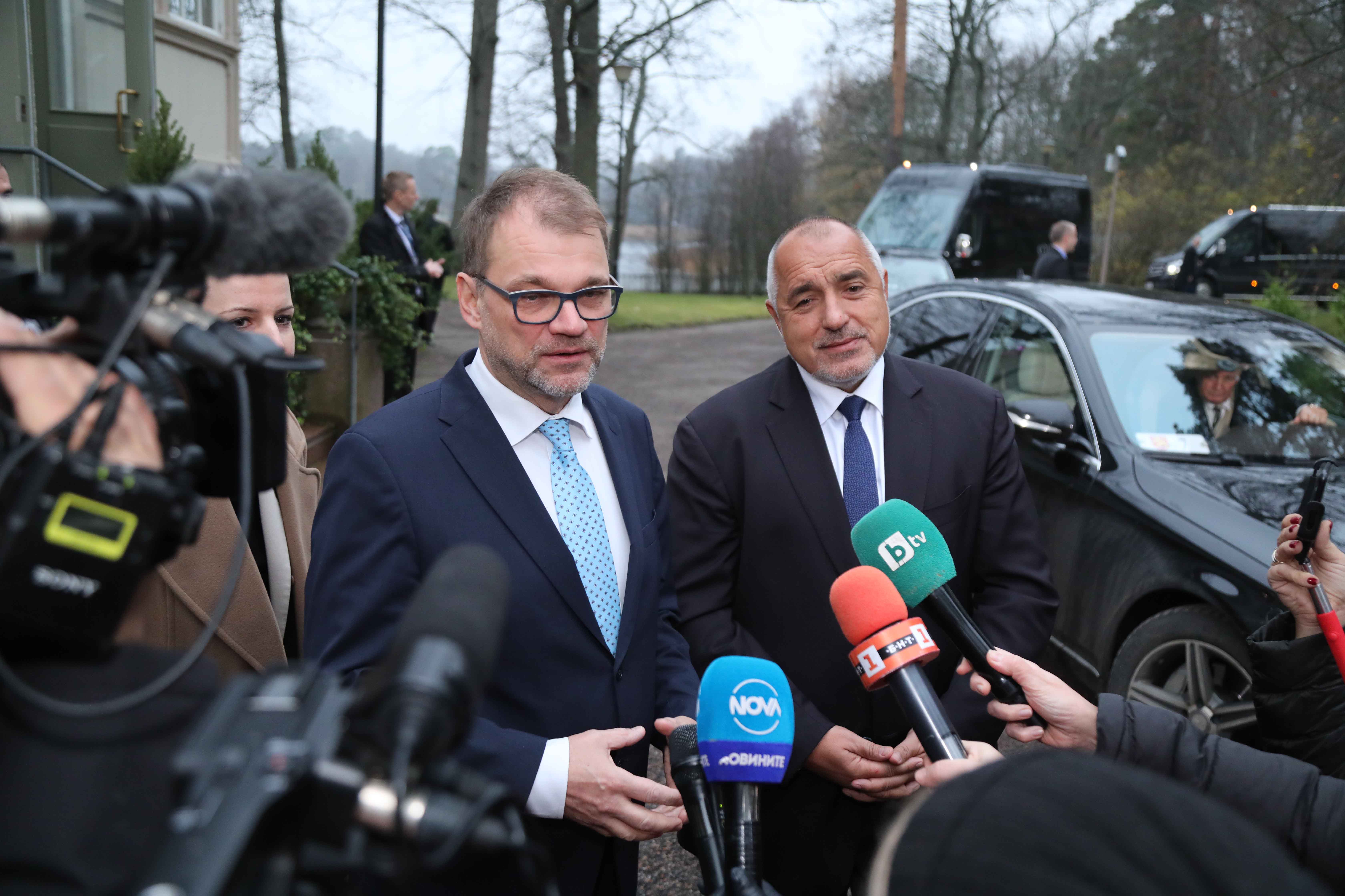 Българският премиер е на работно посещение във Финландия, където участва и в Конгреса на Европейската народна партия. Форумът трябва да определи водещия кандидат на партията за предстоящите през май евроизбори