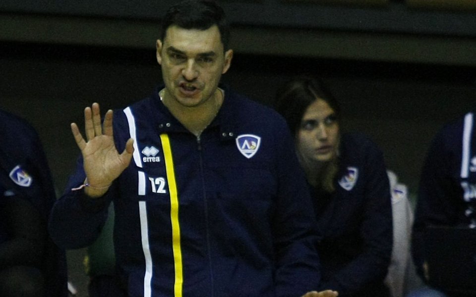 Владо Николов потвърди - връща се за дербито!