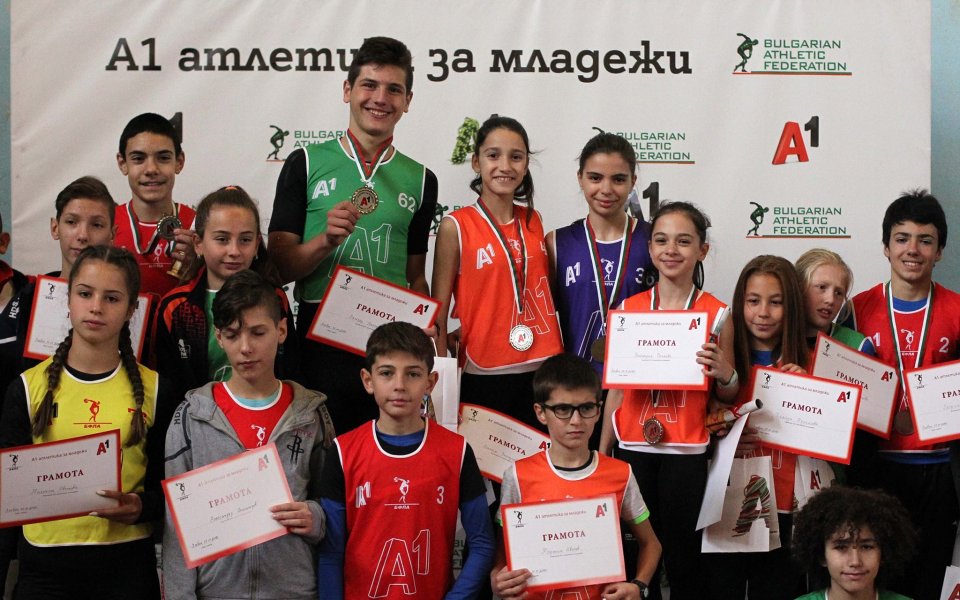 Вълчев и Койнова са победители в младежката атлетика в Плевен