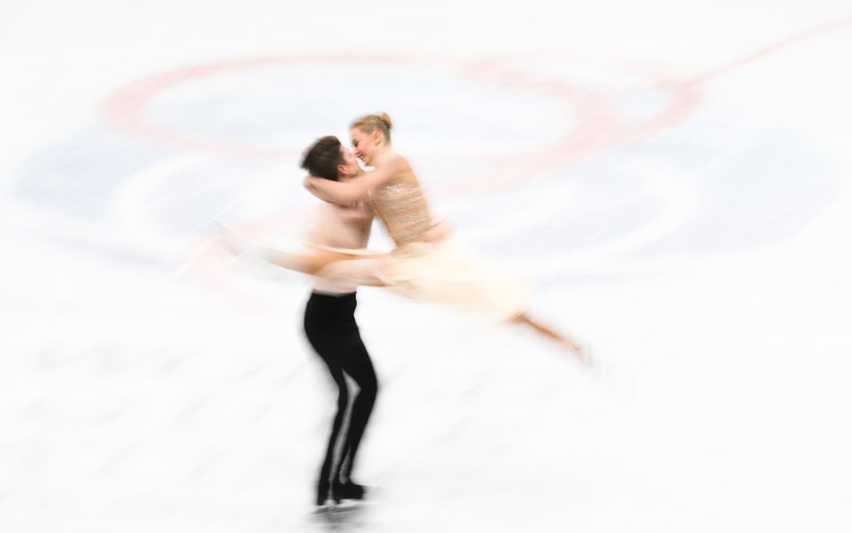 Степанова и Букин спечелиха златото при танцовите двойки с рекорд