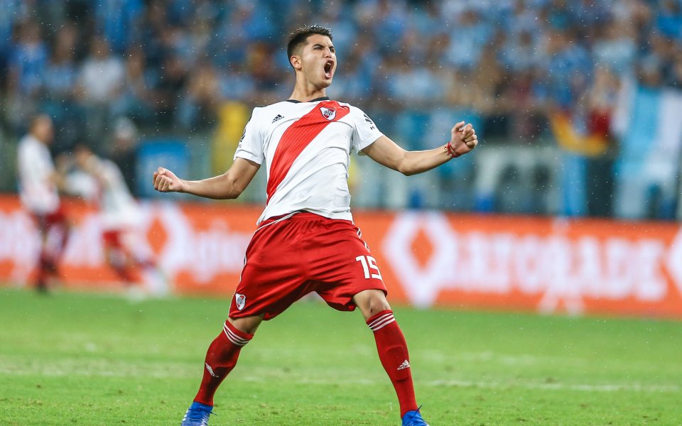 Байер Леверкзен ще загуби аржентинския си халф Есекиел Паласиос за