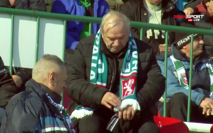 Заснежен терен и трибуни на Ботев Враца – Септември