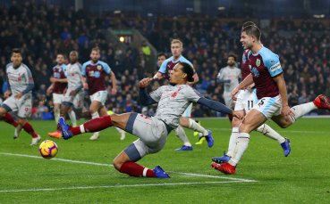 Ливърпул не пуска кокала, остава на 