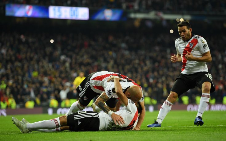 Тази страст не стихва - фен на Ривър си татуира баркод, с който се показва финалът с Бока