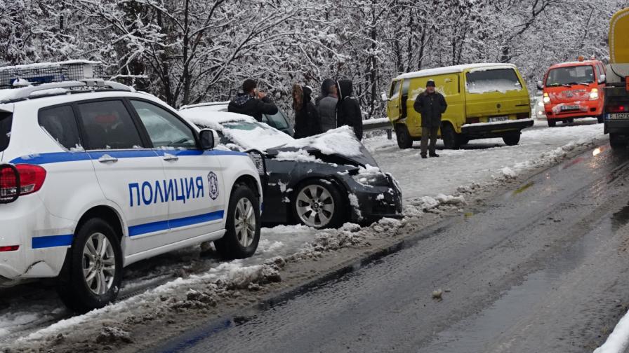 Катастрофиралите коли на изхода на Благоевград