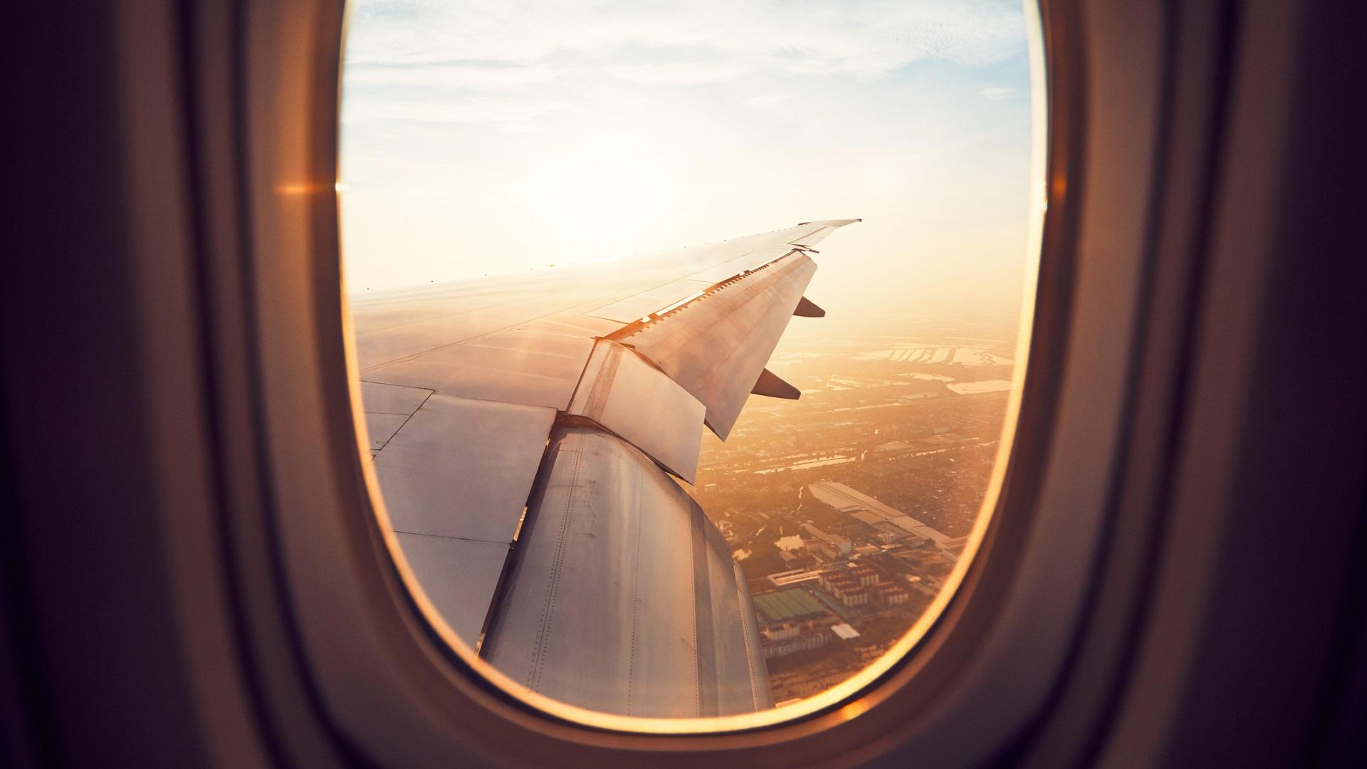 Пасажери в самолет се сбиха след като група жени отказаха