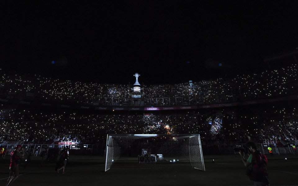 Феновете и играчите на Ривър Плейт с луд купон за Копа Либертадорес