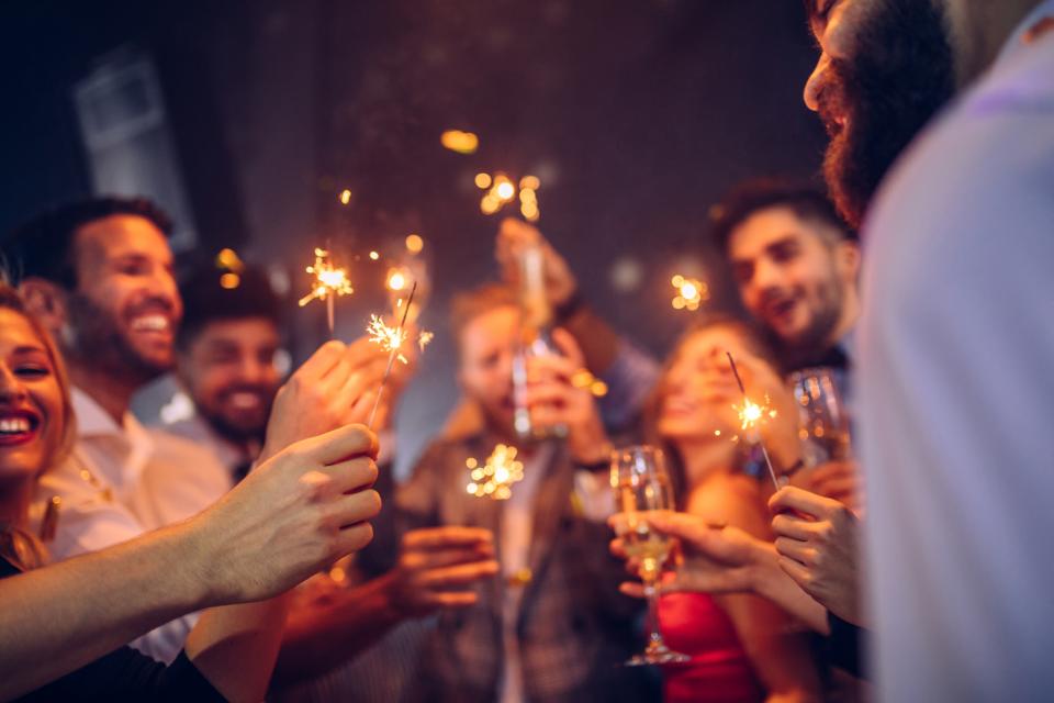  шампанско другари нова година 