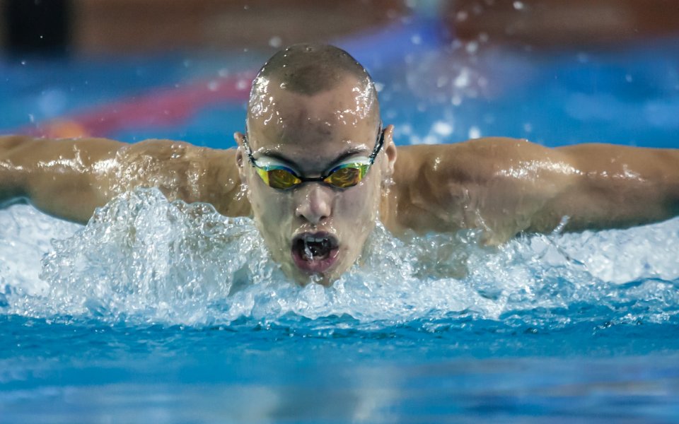Наш плувец победи олимпийски шампион