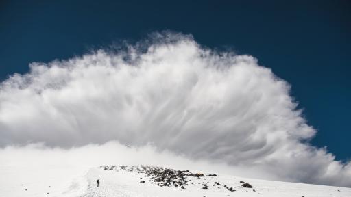  Жив човек след 5 часа под снега, лавини, жертви 