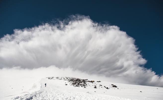  Жив човек след 5 часа под снега, лавини, жертви 