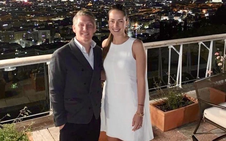 Ана Иванович и Бастиан Швайнщайгер на корицата на 