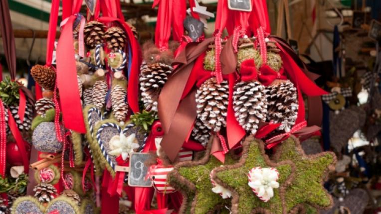 коледен базар традиции сувенири ръчни подаръци благотворителност
