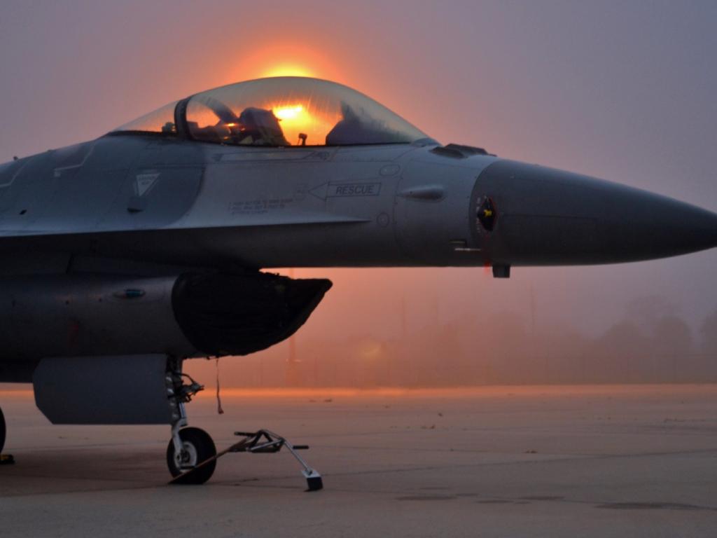 Нидерландия изпрати първите пет изтребителя F 16 в румънска военновъздушна база