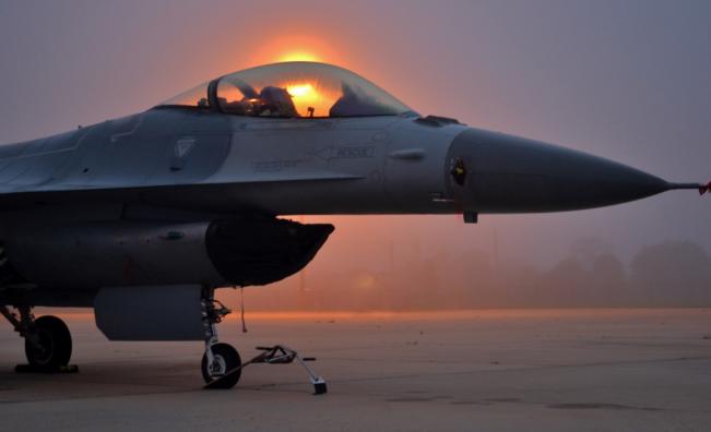 Първи полет на новия F-16 над България
